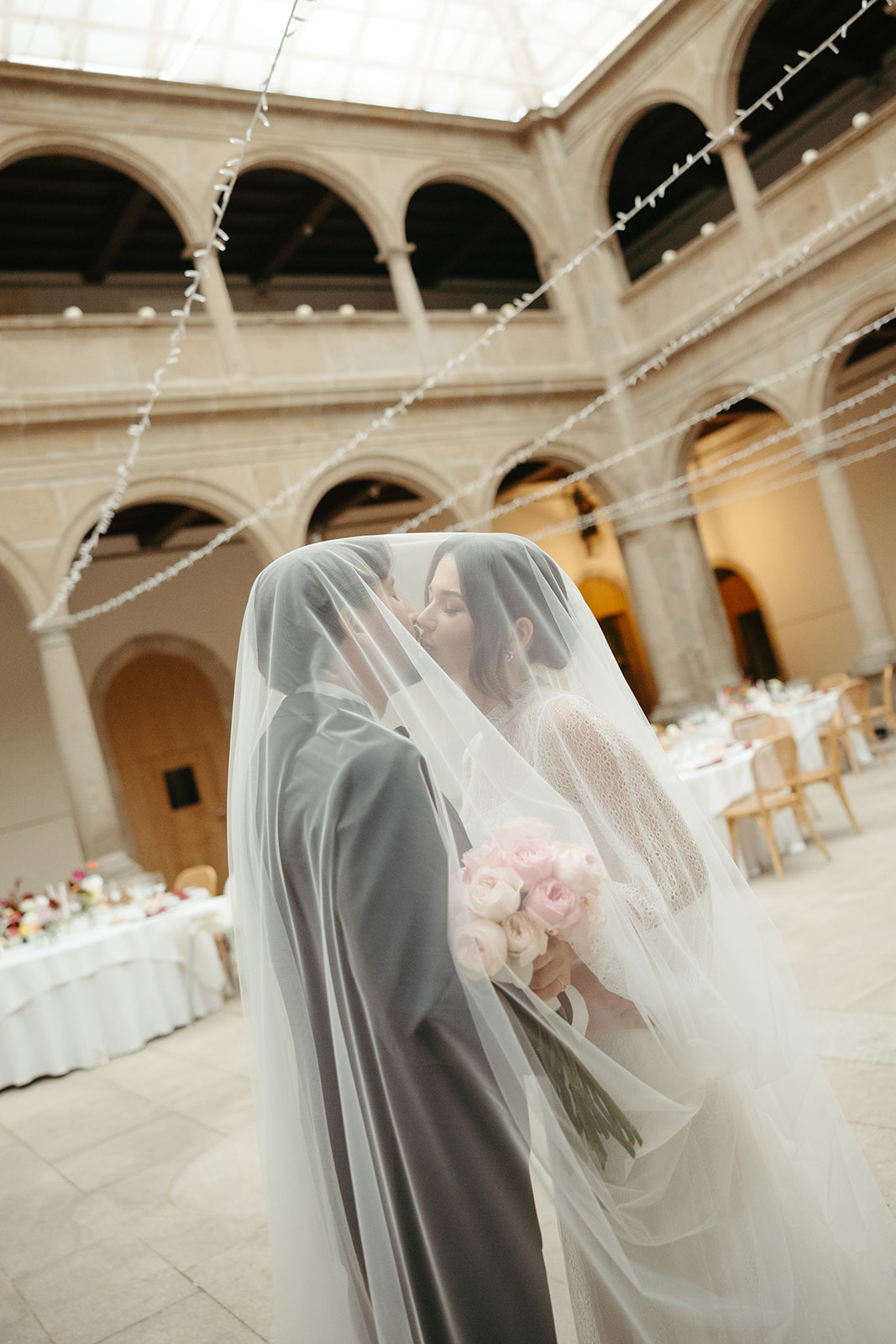 Sofía y Andrew durante su boda destino en Galici